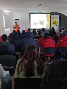 Lago Posadas: Notable participación comunitaria a la capacitación de Maquinaria Pesada