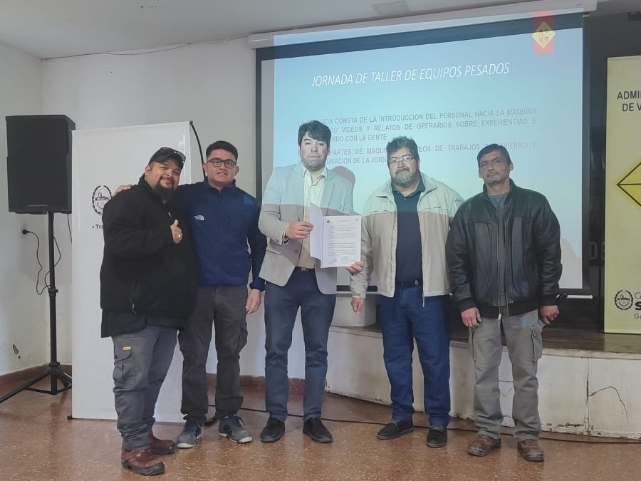 Lago Posadas: Notable participación comunitaria a la capacitación de Maquinaria Pesada