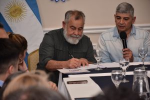 El Gobierno de Santa Cruz firmó el protocolo ambiental de la travesía “Arco de Piedra 2025”