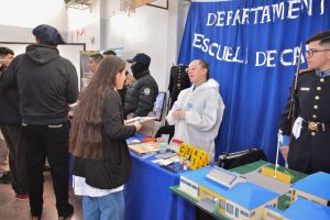 Dio inicio la Expo Carreras 2025: un abanico de oportunidades educativas para jóvenes de Santa Cruz