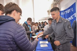 Dio inicio la Expo Carreras 2025: un abanico de oportunidades educativas para jóvenes de Santa Cruz
