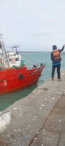 El buque Viernes Santo volvió a operar en Puerto Deseado