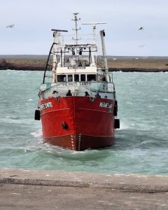 El buque Viernes Santo volvió a operar en Puerto Deseado