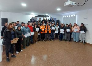 Éxito en Lago Posadas: entregaron certificados de la capacitación en maquinaria pesada