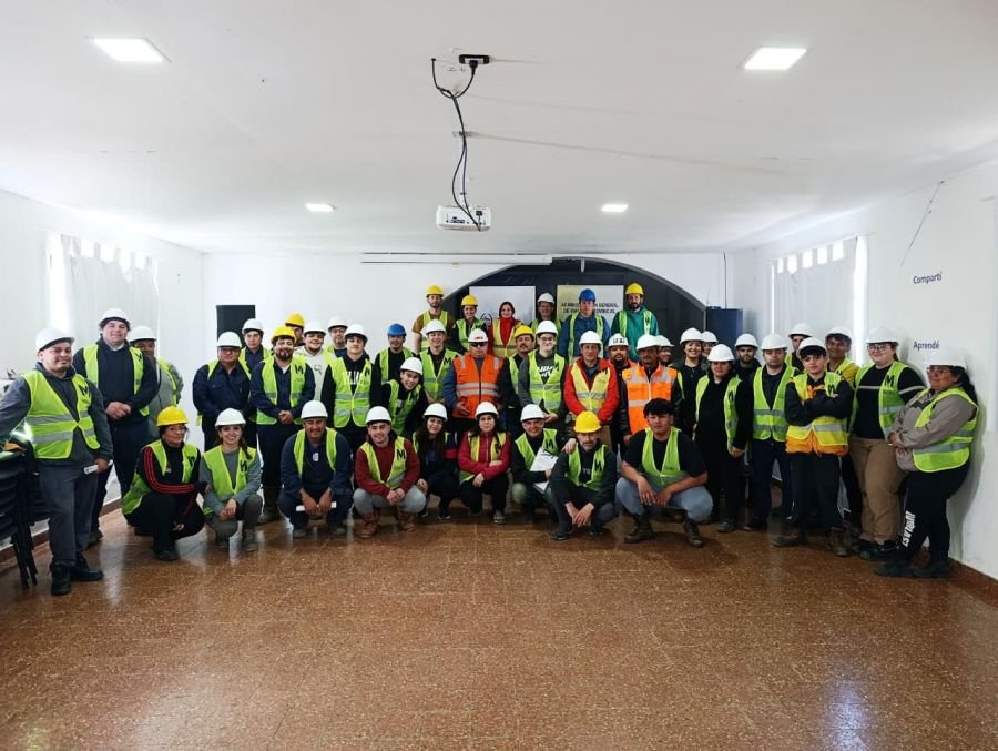 Éxito en Lago Posadas: entregaron certificados de la capacitación en maquinaria pesada