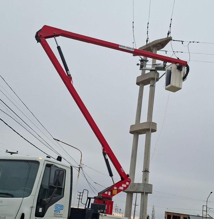 Servicios Púbicos informa sobre cambio de interruptor y repotenciación en red eléctrica de Río Gallegos.