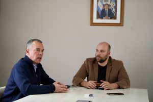 Daniel Álvarez encabezó una jornada de trabajo en Puerto Santa Cruz junto al intendente Juan Manuel Bórquez