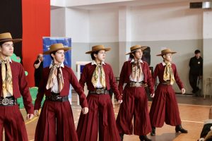 Comenzó la Expo Carreras en Caleta Olivia