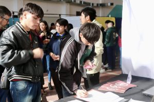 Comenzó la Expo Carreras en Caleta Olivia