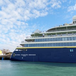 Puerto Deseado recibió al buque crucero National Geographic Endurance