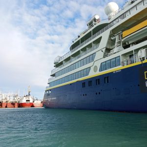 Puerto Deseado recibió al buque crucero National Geographic Endurance