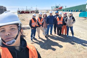 Estudiantes de Biología Marina realizan pasantías en el Puerto Caleta Paula