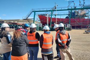 Estudiantes de Biología Marina realizan pasantías en el Puerto Caleta Paula