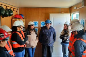 Estudiantes de Biología Marina realizan pasantías en el Puerto Caleta Paula
