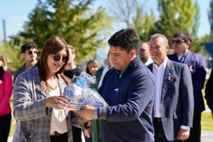 Claudio Vidal en Lago Posadas: destacó la importancia del desarrollo productivo de la localidad