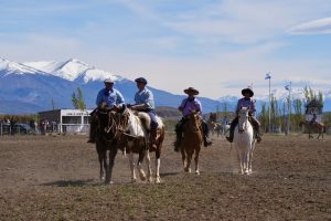 Claudio Vidal en Lago Posadas: destacó la importancia del desarrollo productivo de la localidad