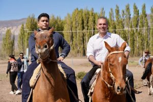 Claudio Vidal en Lago Posadas: destacó la importancia del desarrollo productivo de la localidad