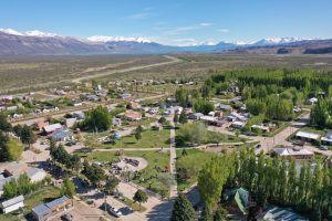 Claudio Vidal en Lago Posadas: destacó la importancia del desarrollo productivo de la localidad