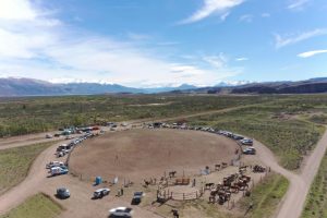 Claudio Vidal en Lago Posadas: destacó la importancia del desarrollo productivo de la localidad