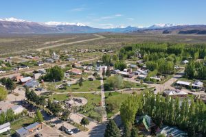 Claudio Vidal en Lago Posadas: destacó la importancia del desarrollo productivo de la localidad