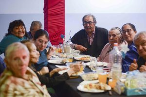 Cena show por el Mes de las Personas Mayores: fue una noche de encuentro, alegría y comunidad