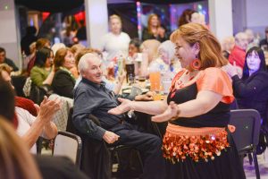 Cena show por el Mes de las Personas Mayores: fue una noche de encuentro, alegría y comunidad