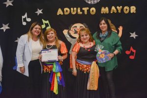 Cena show por el Mes de las Personas Mayores: fue una noche de encuentro, alegría y comunidad