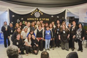 Cena show por el Mes de las Personas Mayores: fue una noche de encuentro, alegría y comunidad