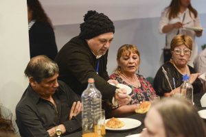 Cena show por el Mes de las Personas Mayores: fue una noche de encuentro, alegría y comunidad