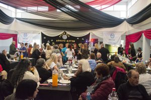 Cena show por el Mes de las Personas Mayores: fue una noche de encuentro, alegría y comunidad