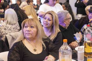 Cena show por el Mes de las Personas Mayores: fue una noche de encuentro, alegría y comunidad