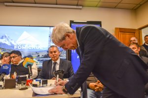 Santa Cruz realizó la apertura de sobres para 10 áreas petroleras que eran operadas por YPF