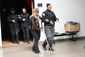 Seguridad capacitó a sus fuerzas en asistencia a personas con discapacidad visual