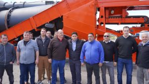 En Ramón Santos: Vidal acompañó la llegada de maquinaria esencial para la nueva etapa en la producción provincial