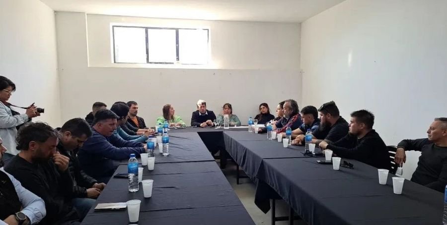 Uribe: “Después de 20 años de abandono, estamos reconstruyendo los puertos de Santa Cruz”