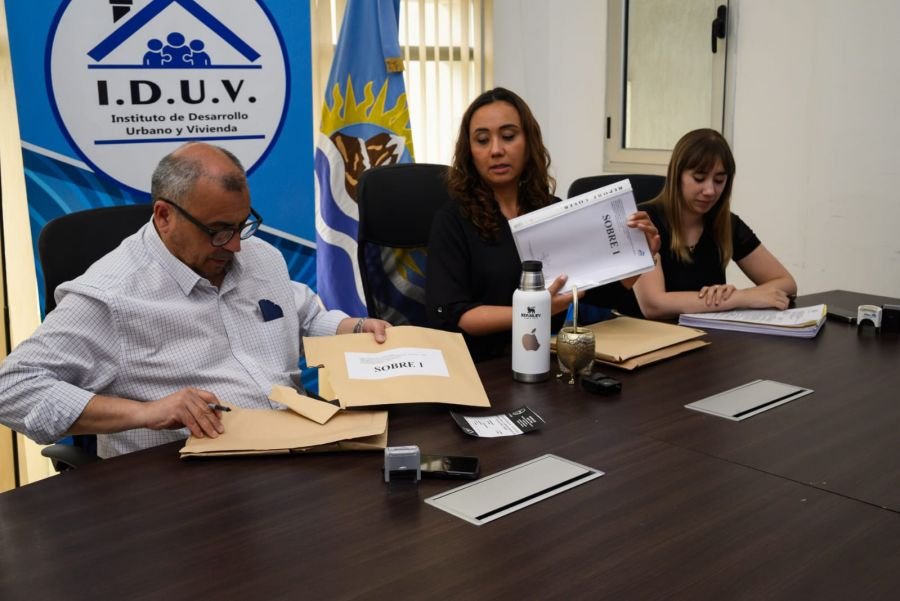 Abrieron los sobres de licitaciones para la construcción de viviendas en Los Antiguos y Koluel Kayke