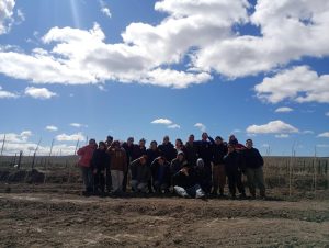 Estudiantes agropecuarios realizan sus prácticas forestales junto a FOMICRUZ