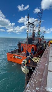 Después de 10 años vuelve a operar un barco merlucero en Puerto San Julián