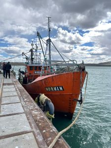 Después de 10 años vuelve a operar un barco merlucero en Puerto San Julián