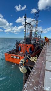 Después de 10 años vuelve a operar un barco merlucero en Puerto San Julián