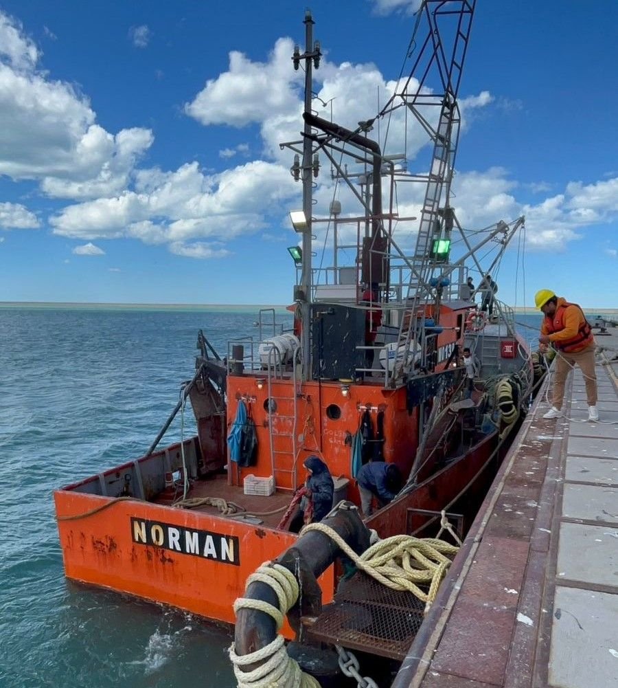 Después de 10 años vuelve a operar un barco merlucero en Puerto San Julián