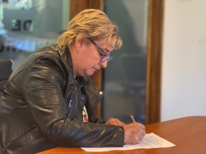 El Gobierno Provincial acompaña el proceso de escrituración de vecinos de Gobernador Gregores