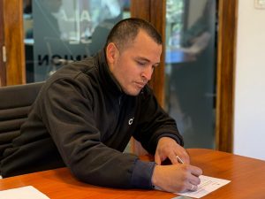 El Gobierno Provincial acompaña el proceso de escrituración de vecinos de Gobernador Gregores