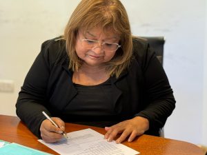 El Gobierno Provincial acompaña el proceso de escrituración de vecinos de Gobernador Gregores