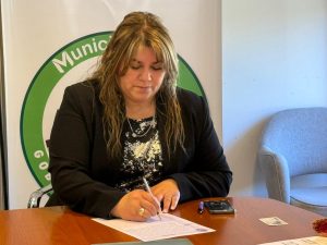 El Gobierno Provincial acompaña el proceso de escrituración de vecinos de Gobernador Gregores