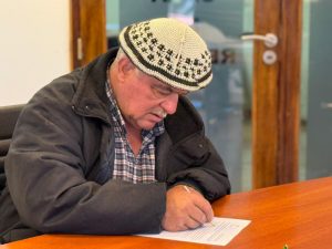 El Gobierno Provincial acompaña el proceso de escrituración de vecinos de Gobernador Gregores