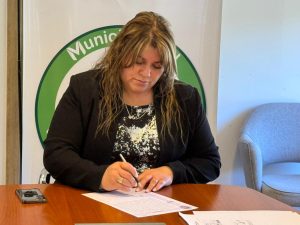 El Gobierno Provincial acompaña el proceso de escrituración de vecinos de Gobernador Gregores