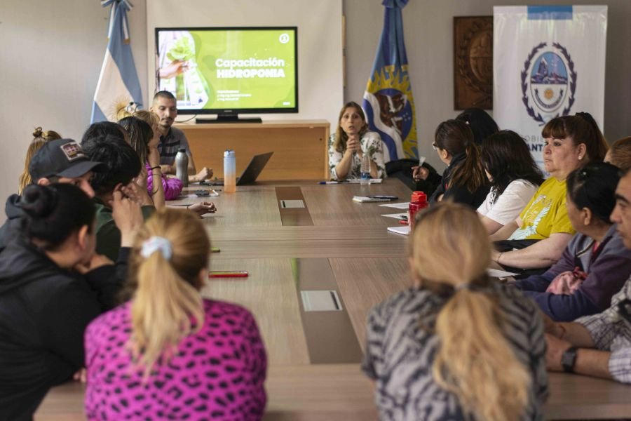 Desarrollo inició una capacitación en hidroponía para cooperativistas