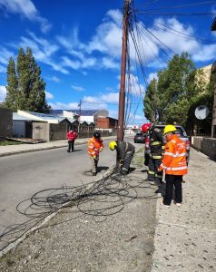 Protección Civil realizó diferentes intervenciones por fuertes vientos en toda Santa Cruz