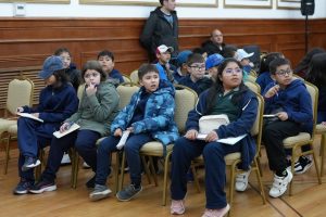 Estudiantes del Colegio Santa Bárbara de Río Turbio visitaron al gobernador Claudio Vidal